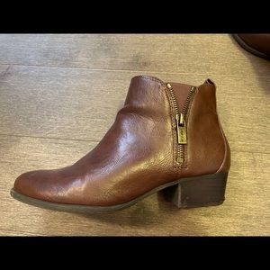 Brown ankle boots sz 7.5, super comfy